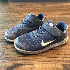 NIKE Girl Sneakers/ Shoes